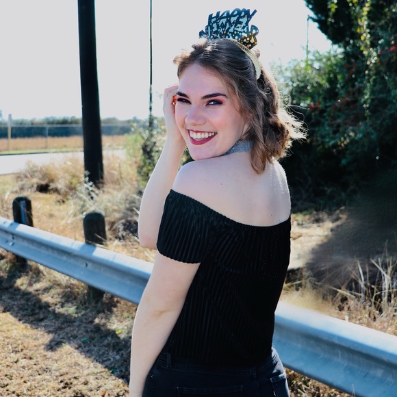 Meet your seller!!! 🍑 - Picture 5 of 5